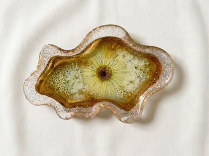 Wavy Pressed Flower Resin Jewelry Tray – Golden Garden