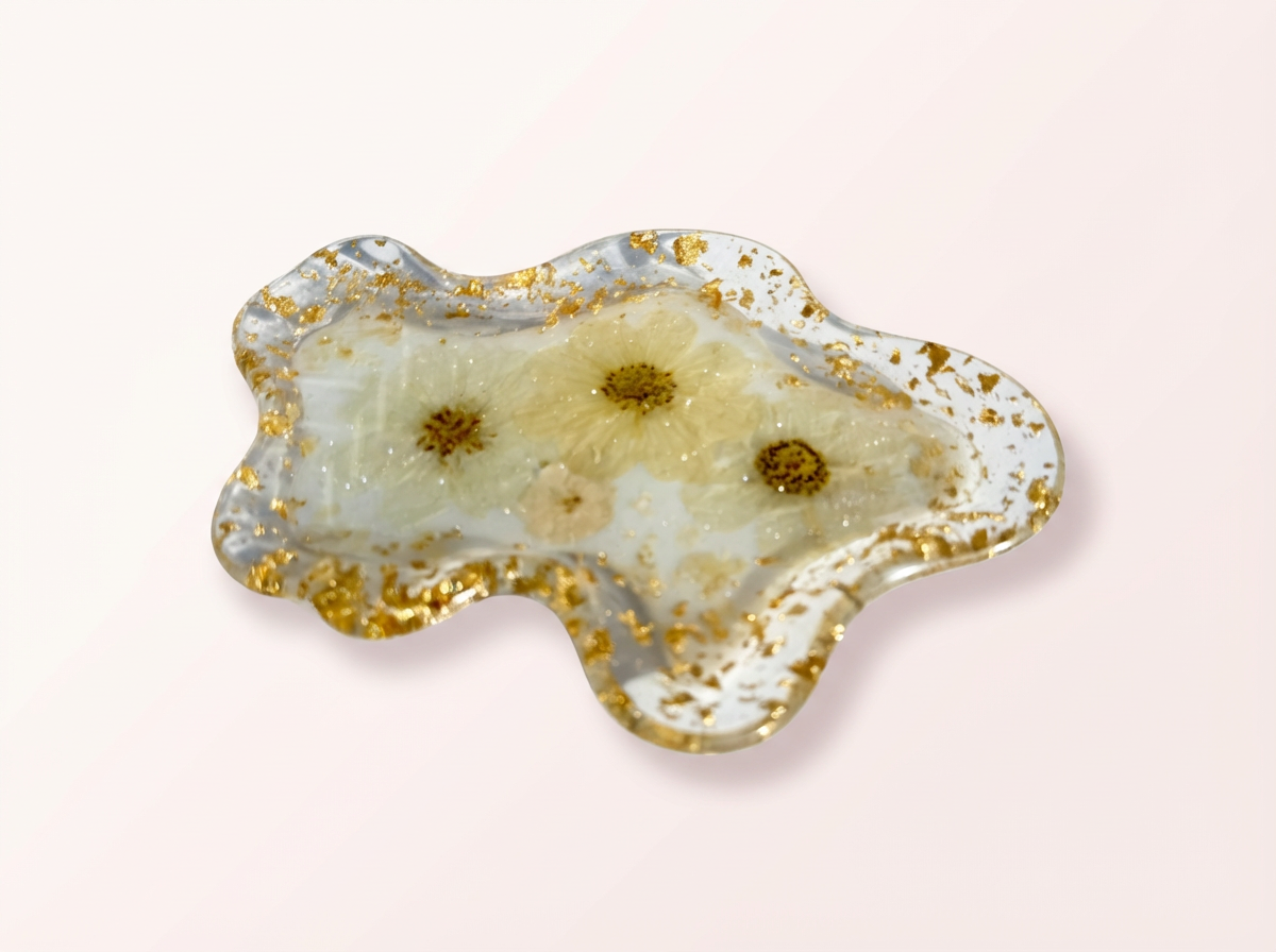 Wavy Pressed Flower Resin Jewelry Tray - White Florals & Gold Gilded Flakes