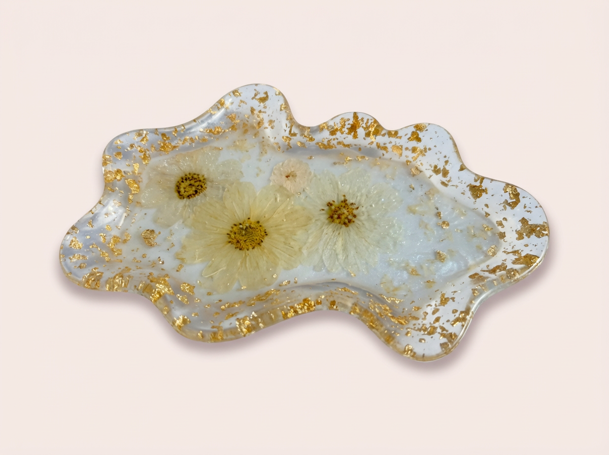 Wavy Pressed Flower Resin Jewelry Tray - White Florals & Gold Gilded Flakes